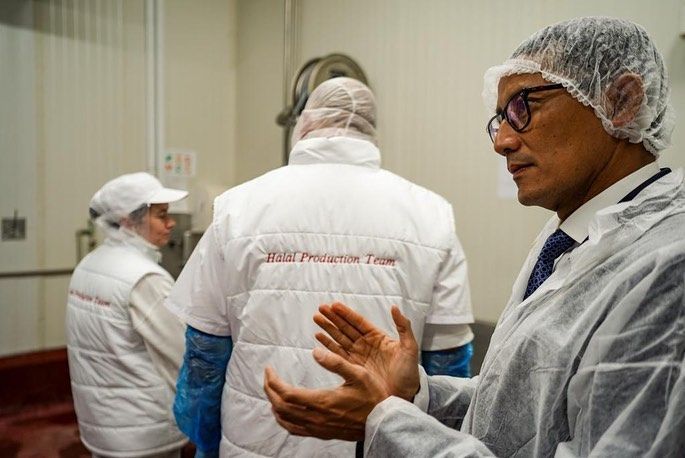 Foto: Sandiaga Uno menijau pabrik Rendang Bella Food di Plovdiv, Bulgaria (Tangkapan layar instagram @sandiuno)Sandiaga Uno menijau pabrik Rendang Bella Food di Plovdiv, Bulgaria (Tangkapan layar instagram @sandiuno)