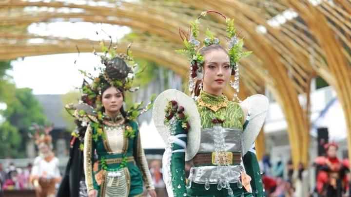 Rangkaian dari parade busana etnik kontemporer Banyuwangi Ethno Carnival Rabu, 5 Juli 2023. ANTARA/HO-Humas Pemkab Banyuwangi