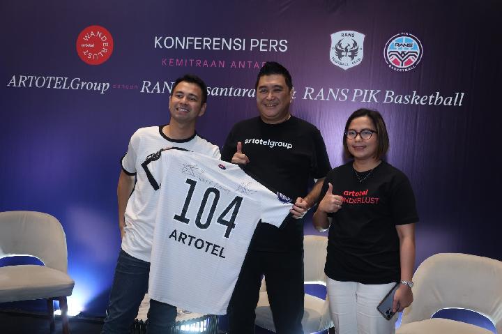 Raffi Ahmad dan COO ARTOTEL Group Eduard Rudolf Pangkerego