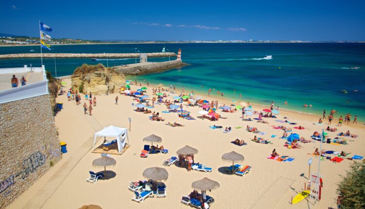 Ilustrasi Pantai di Portugal Foto: Expedia