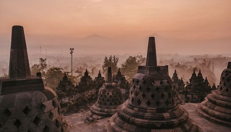 Stupa di puncak Candi Borobudur, Magelang, Jawa Tengah.(UNSPLASH/STEFFEN B)