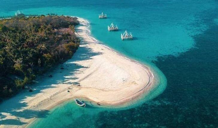 Gili Iyang di Sumenep Jawa Timur. Foto : (lingkarmadura.pikiran-rakyat.com)