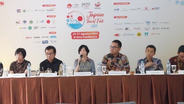 Executive director JNTO Jakarta, Tamaki Hatakenaka dalam acara konferensi pers Japan Travel Fair 2023 di Century Park Hotel Jakarta, Selasa (15/8). Foto: Gitario Vista Inasis/kumparan