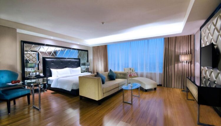 Bedroom di The Alana Hotel & Convention Center Solo by ASTON