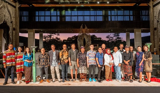 Apurva Kempinski Bali gelar pameran seni rupa dari 12 seniman.