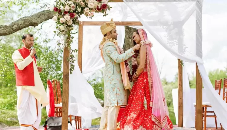 Ilustrasi pasangan India yang ramai ingin menikah di Bali. (Brides)