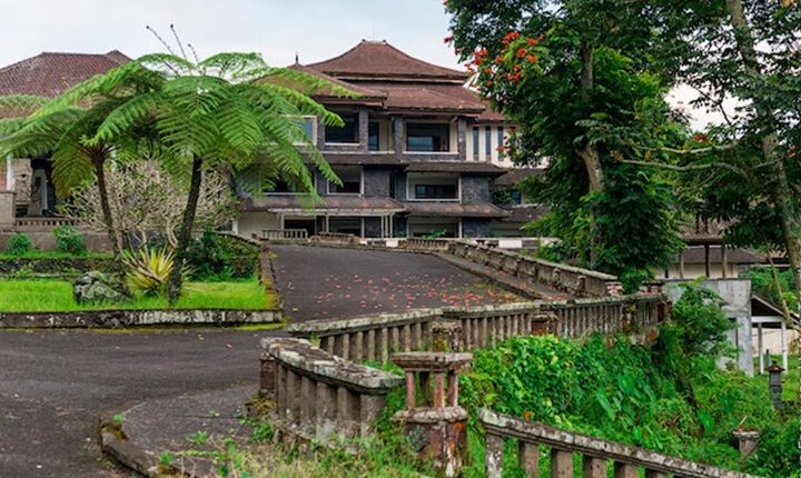 Hotel Pondok Bedugul Bali kini tak terawat dan miliki nuansa mistis yang kuat Foto: Ist