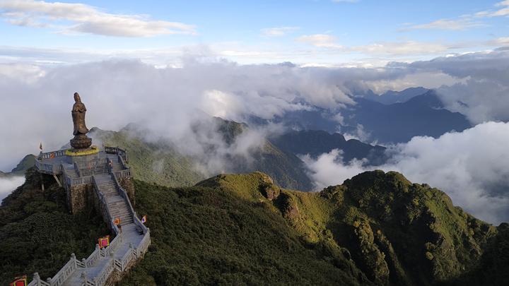 Gunung Fansipan, Sa Pa, Vietnam. Unsplash.com/Remi Moebs