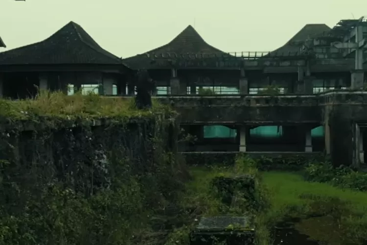 Hotel terbengkalai yang disebut paling berhantu di Bali. (Tangkapan layar YouTube Ric Snt)