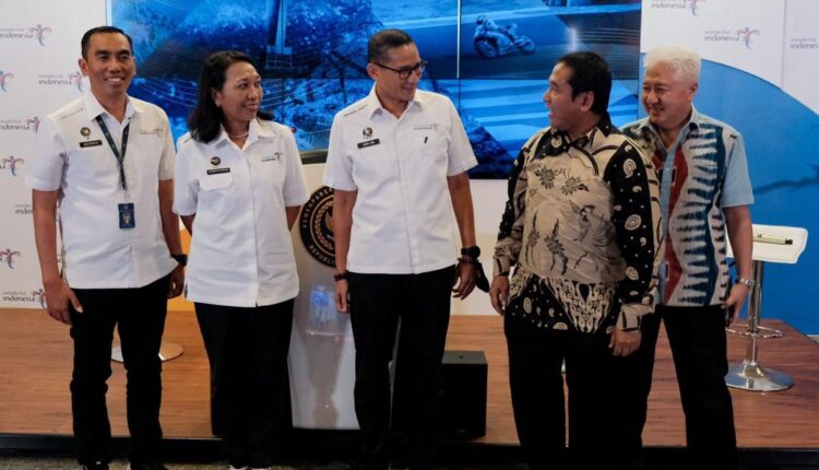 Kemenparekraf bekerja sama dengan Gabungan Industri Pariwisata Indonesia (GIPI) menggelar ‘Wonderful Indonesia Tourism Fair 2024’ untuk mempromosikan pariwisata Indonesia secara berkesinambungan, The Weekly Brief With Sandi Uno, Jakarta, (21/8/2023).