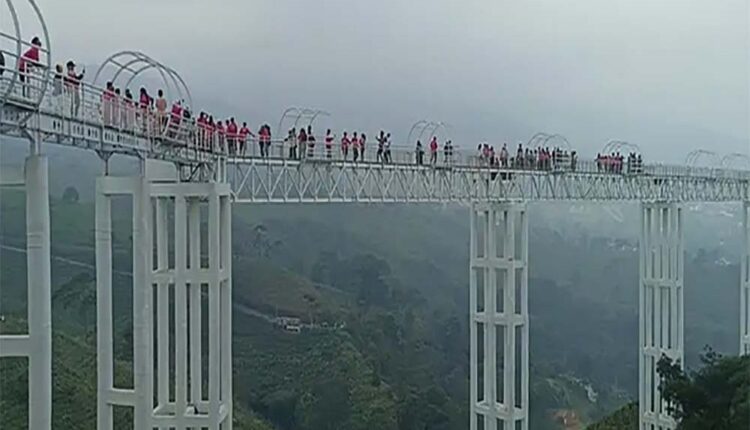 Jembatan Kaca Kemuning Sky Hills - Solopos/Indah Septiyaning Wardani