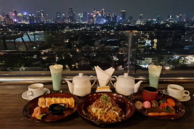 Origami Roof Dining di Hotel GranDhika Iskandarsyah Jakarta. Foto: Andari Novianti/kumparan