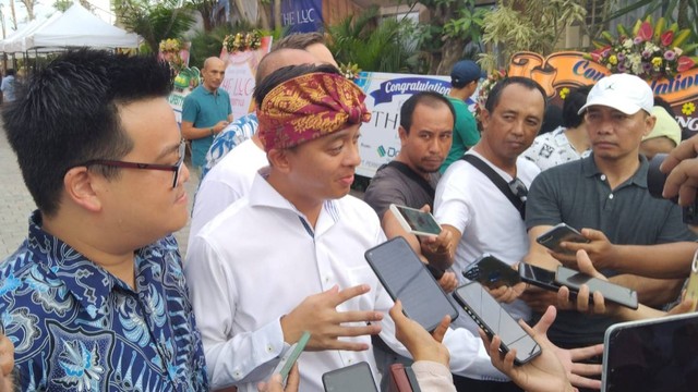 Anthon Hilman saat meberi penjelasan kepada wartawan - IST