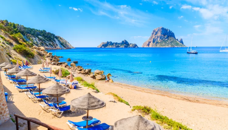 Ilustrasi Ibija Island Foto hotel.com