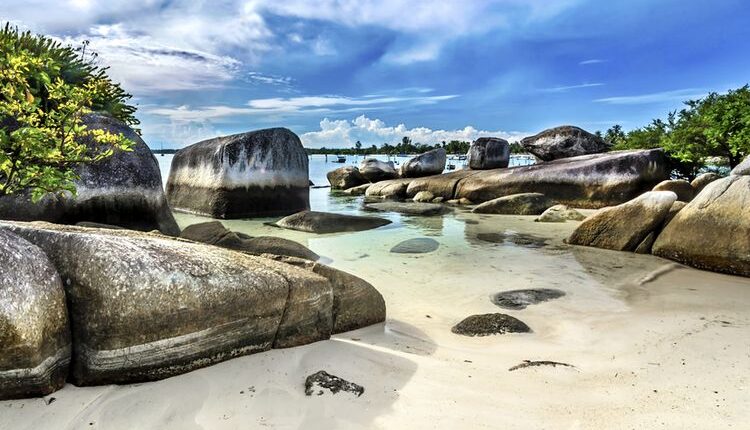 Pantai Tanjung Kelayang, Belitung(Shutterstock)