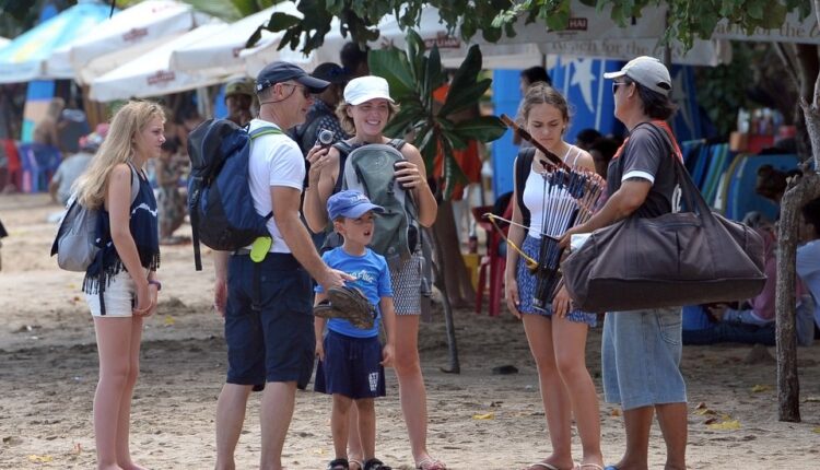 Ilustrasi wisatawan asing. (Antara)