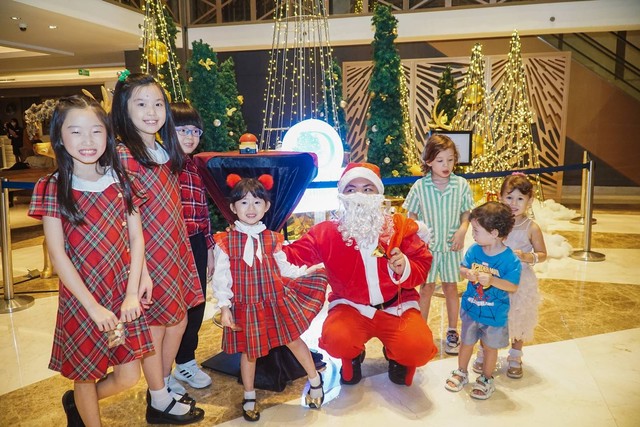 Kemeriahan Natal Double Tree by Hilton Surabaya. Foto: DoubleTree by Hilton Surabaya