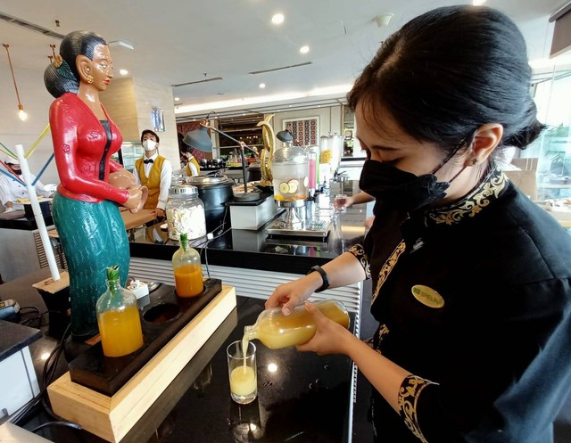 Jamu tradisional yang disajikan asalh satu hotel berbintang di Surabaya. Foto: Masruroh/Basra
