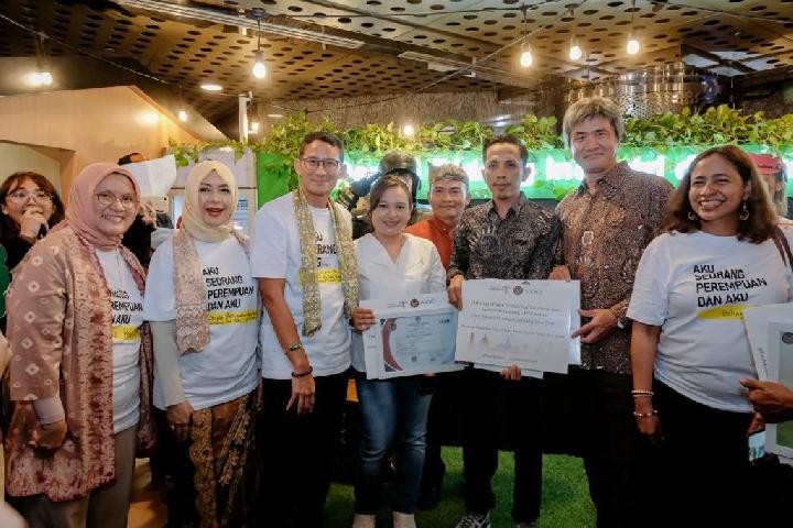 Sandiaga Salahuddin Uno beserta jajaran kemenparekraf dan perwakilan pengelola dua desa wisata dari total 5 desa wisata/Istimewa