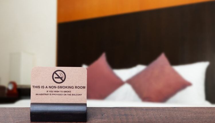 Ilustrasi non-smoking room di hotel(Shutterstock/JC_STOCKPHOTO)