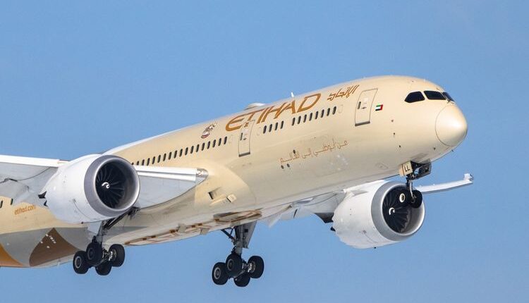 Ilustrasi pesawat Etihad Airways.(Dok. Unsplash/Fabian Joy)