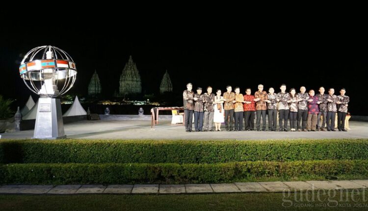Jogja Resmi Menjadi Kota Kebudayaan ASEAN, para Menteri bidang kebudayaan ASEAN dengan Negara Mitra Wicara di Prambanan Gudegnet/Trida