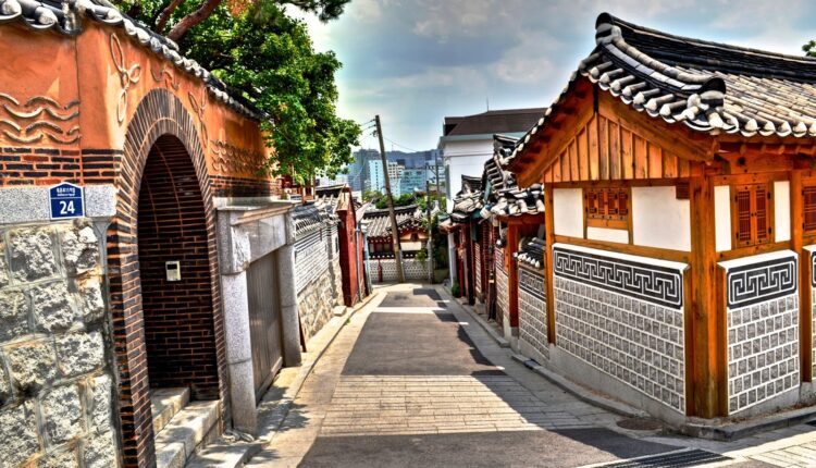 Hanok Modern di Bukchon Hanok Village foto: shalehkadzim.blogspot.com