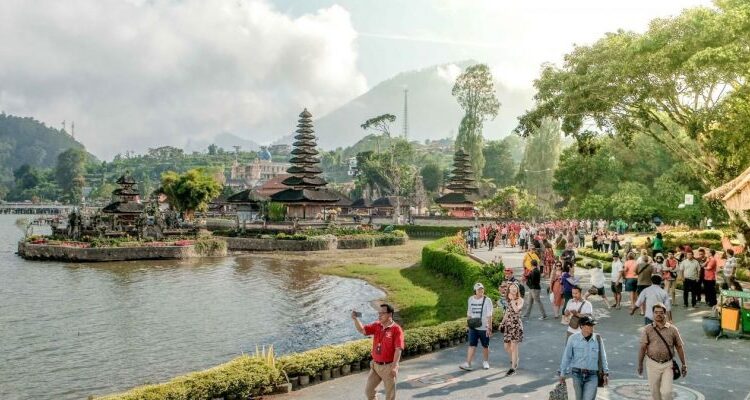 Ilustrasi Turis di Bali foto : tourismforus.com