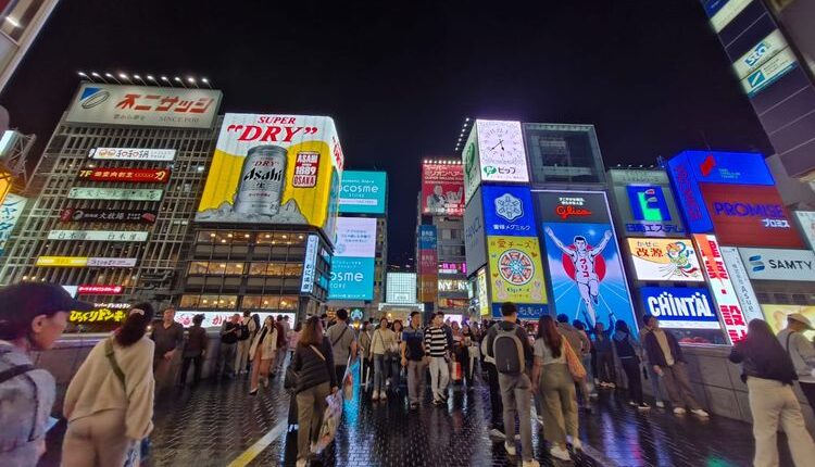 Suasana di salah satu destinasi wisata populer Dotonburi di Osaka, Jepang, Senin (6/11/2023).(KOMPAS.com/NABILLA TASHANDRA)