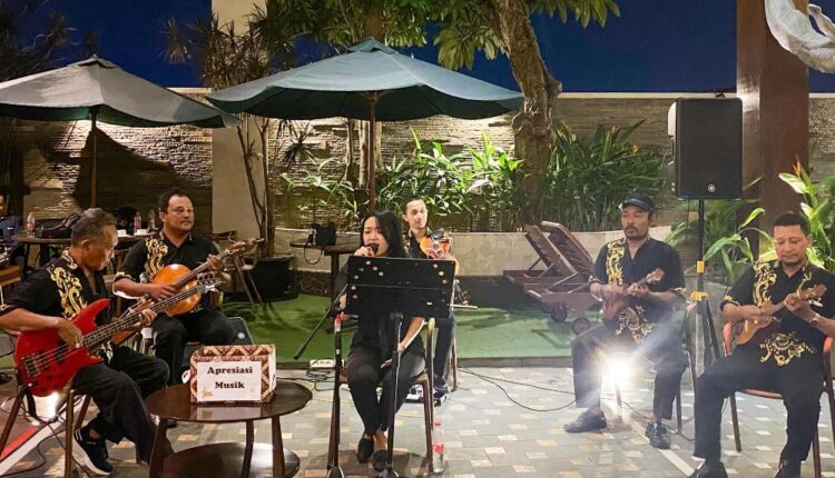 Gets Hotel Semarang menghadirkan acara Senandung Keroncong setiap Selasa dan Kamis malam. /Foto: Istimewa