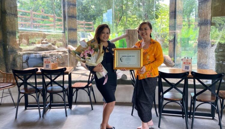 The Sunan Hotel Solo merayakan Hari Kartini dengan memberikan penghargaan Kartini Award kepada dua orang tokoh perempuan. /Foto: Istimewa