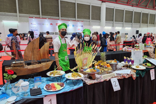 Peserta lomba di Chef Expo 2024 di Hall A, Jiexpo Kemayoran, Jakarta Pusat (8/5/2024). Foto: Azalia Amadea/Kumparan