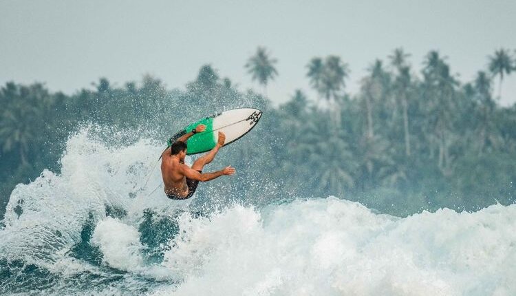 Pantai Sorake, Nias, Sumatera Utara.(wonderfulimages.kemenparekraf.go.id)