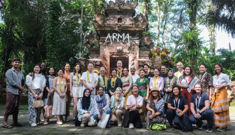 Delegasi The 2nd UN Tourism Regional Conference on the Empowerment of Women in Tourism in Asia and the Pacific Diajak Belajar Budaya Bali foto: Kemenparekraf