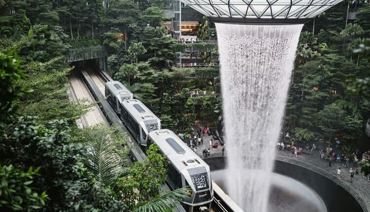Ilustrasi Jewel Changi Airport di Bandara Changi, Singapura.(Dok. Unsplash/Nathaniel Yeo)