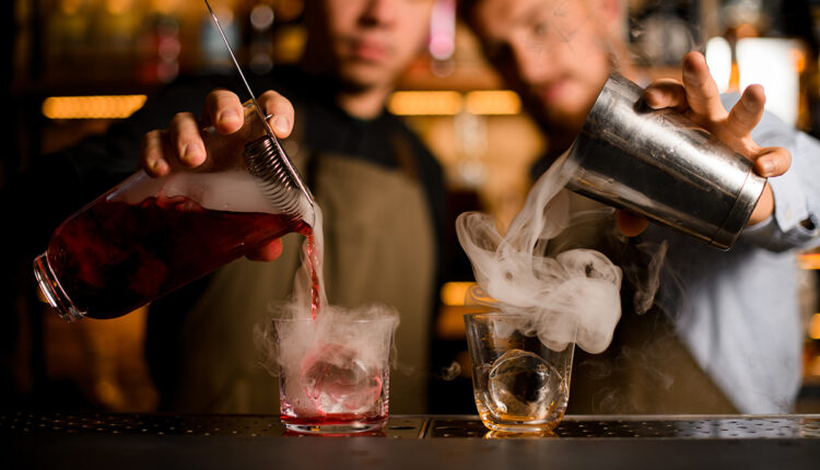 Ilustrasi Mixologist foto: thecocktaillab.co.uk
