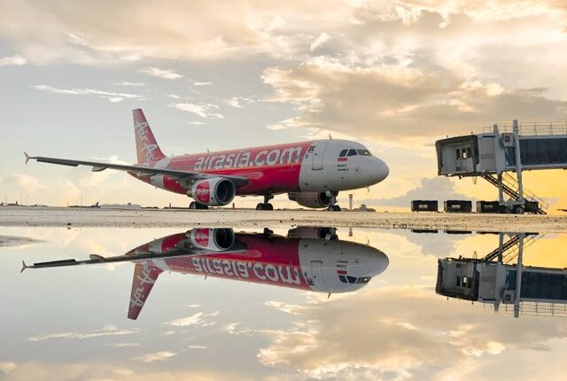 Ilustrasi AirAsia. Foto: Ikyojan/Shutterstock