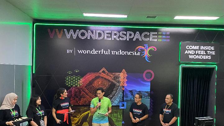 Kementerian Pariwisata dan Ekonomi Kreatif menghadirkan pameran Wonderspace di Indonesia One Stasiun MRT Bundaran Hotel Indonsia untuk mwngenalkan destinasi super prioritas pada Sabtu, 1 Juni 2024. Tempo/Bagus Pribadi