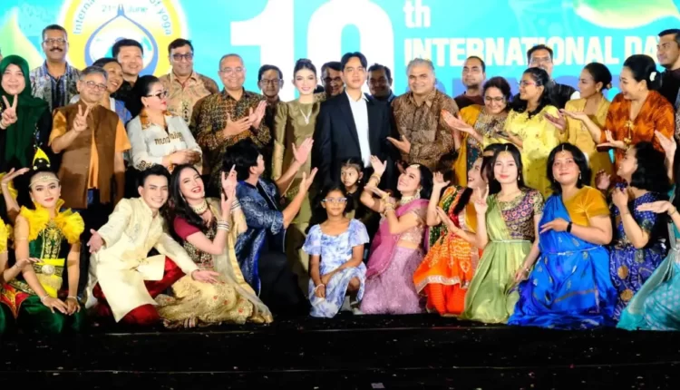 Pemerintah India dan Indonesia memperingati 75 tahun hubungan diplomatik kedua negara. Puncak perayaan peringatan digelar event Cultural Performance di halaman Balai Kota Solo, Sabtu (22/6/2024) malam. Istimewa