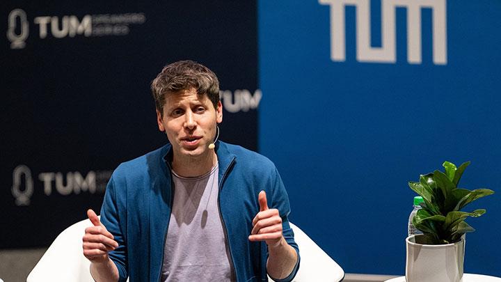 Direktorat Jenderal Imigrasi memberikan pertama kali golden visa kepada Samuel Altman, Chief Executive Officer (CEO) OpenAI, FOTO : istimewa