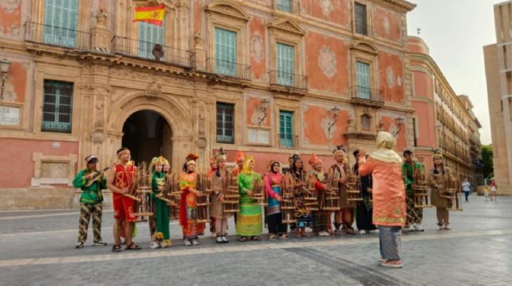 Perjalanan Tim Muhibah Angklung Bandung di acara Festival Internacional de Folclore en el Mediterrneo pada 16-19 Juli 2024 di Kota Murcia, Spanyol. (Dok.Tim).