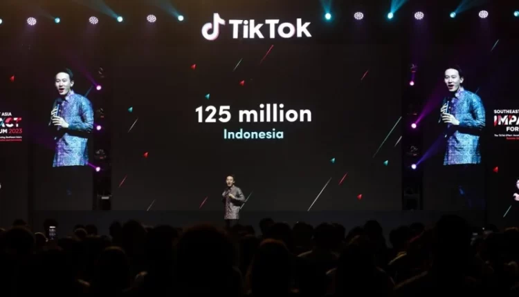CEO TikTok Zhouw memamerkan jumlah pengguna TikTok 