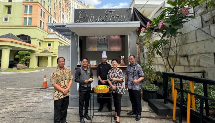 Grand Candi Hotel Semarang membuka outlet Drive Thru yang menjajakan aneka menu dengan standar hotel bintang lima dengan harga terjangkau. /Foto: Istimewa