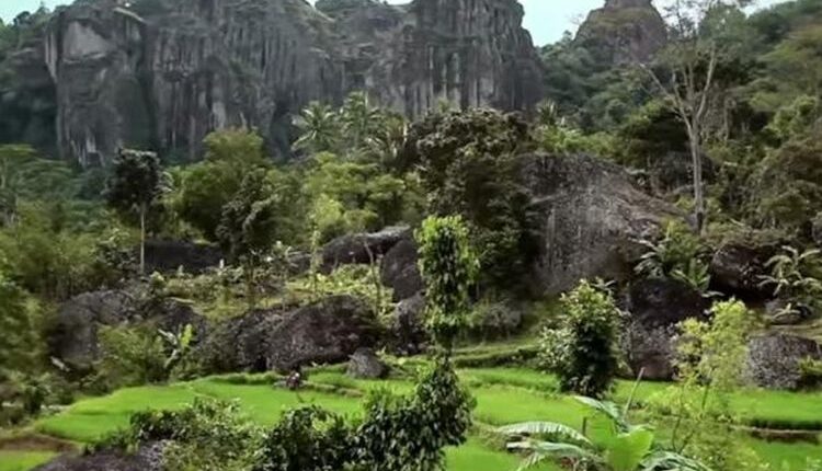 Kawasan Gunung Sewu membentang dari Gunungkidul, Wonogiri, dan Pacitan.(CAHYO ALKANTANA via YOUTUBE)