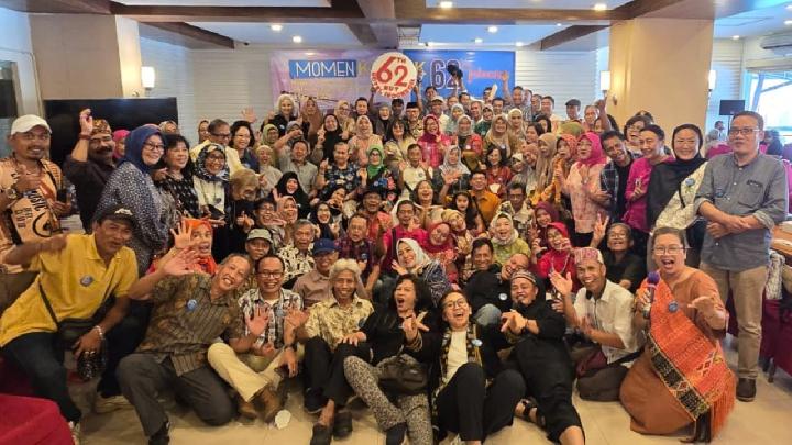 Reuni seluruh mantan karyawan dan karyawati Hotel Indonesia yang bekerja mulai tahun 1962 hingga tahun 2004