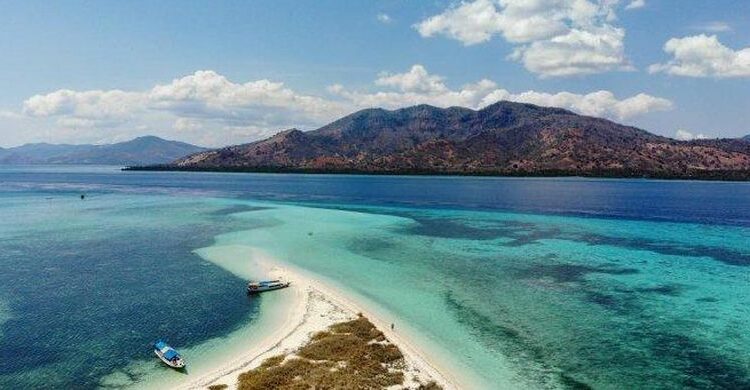 Keindahan Pulau Pangabatang di Teluk Maumere, Sikka, Flores, Nusa Tenggara Timur. (Tribunflores/Ho-Arnaud Duprez)