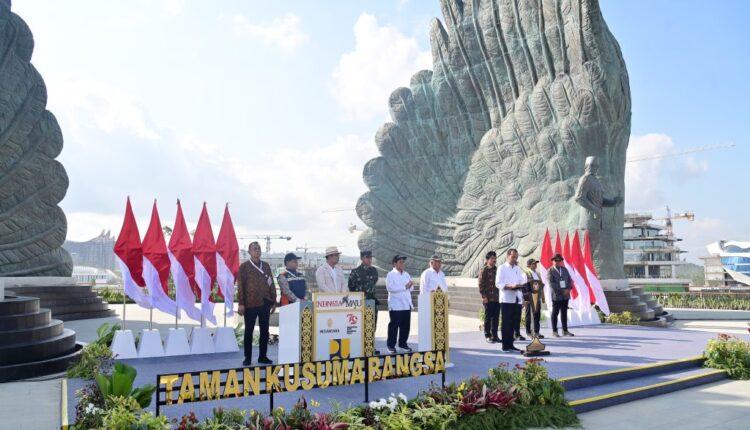 Presiden Joko Widodo (Jokowi) meresmikan Taman Kusuma Bangsa yang terletak di kawasan Ibu Kota Nusantara (IKN), Kabupaten Penajam Paser Utara, Provinsi Kalimantan Timur, Senin (12/08/2024). (Foto: BPMI Setpres/ Muchlis Jr)