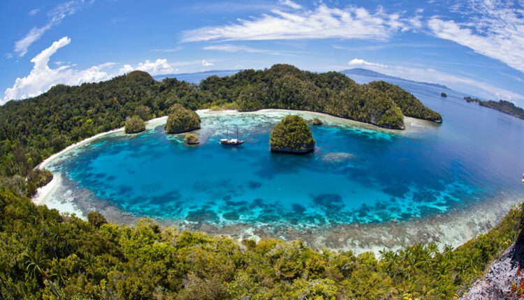 Raja Ampat, West Papua. (Shutterstock/Ethan Daniels)