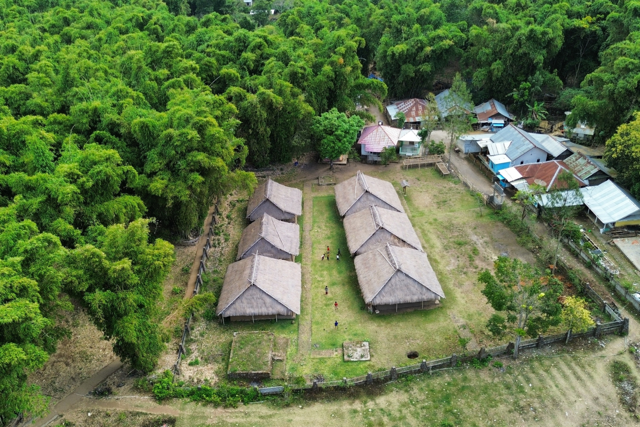 Bale Adat Desa Beleq foto: lifestyle.bisnis.com