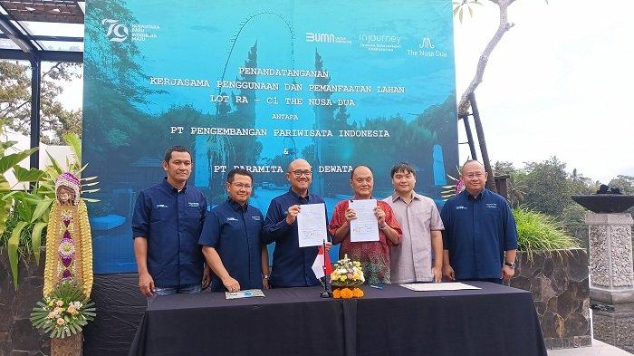 Kerja sama - Direktur Utama ITDC dan Direktur PT Paramita Bali Dewata dalam penandantanganan kerja sama kerja sama Penggunaan & Pemanfaatan Lahan Lot RA - C1 di Kawasan The Nusa Dua, pada Senin (21/10). (TRIBUN BALI/ZAENAL NUR ARIFIN) 